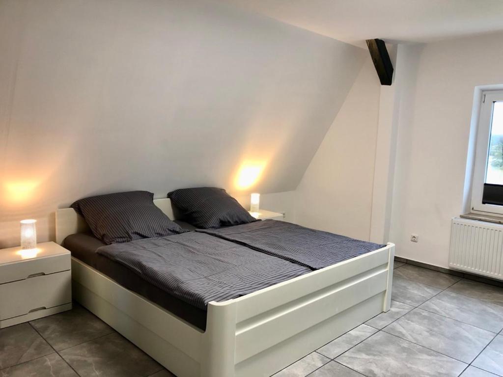 Dachgeschosswohnung Mit Seeblick Ahrensbok Esterno foto