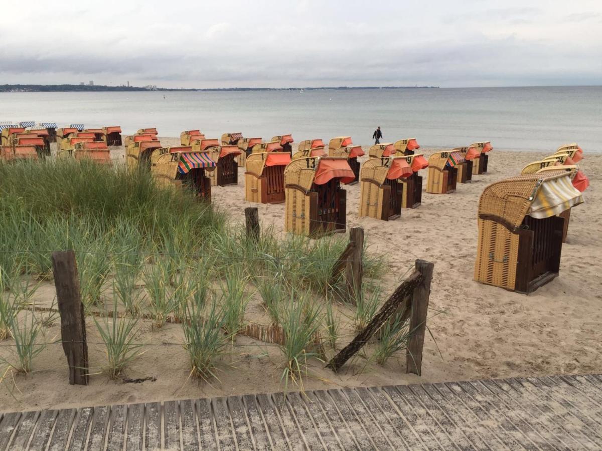 Dachgeschosswohnung Mit Seeblick Ahrensbok Esterno foto